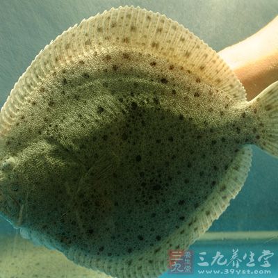 多寶魚，蔥，姜，生抽，油