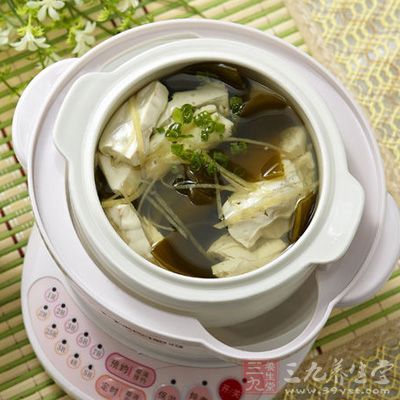 海帶豆腐湯具有加快新陳代謝、延緩衰老