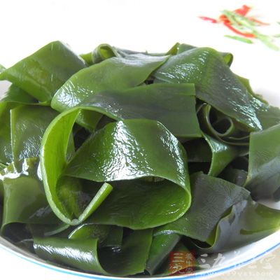 海帶含有大量的不飽和脂肪酸和食物纖維，能清除附著在血管壁上的膽固醇
