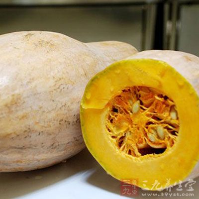 南瓜性溫，味甘，入脾、胃經，能補中益氣、消炎殺菌、止痛
