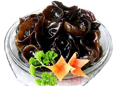 材料:木耳30克,瘦肉300克 材料:木耳30克,瘦肉300克