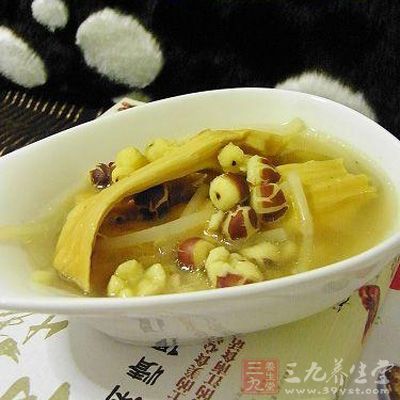 竹筍干前一晚泡好,第二天換一次水繼續泡至軟 竹筍干前一晚泡好,第二天換一次水繼續泡至軟