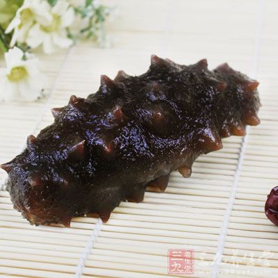 取洗淨的水發海參、雞血 取洗淨的水發海參、雞血