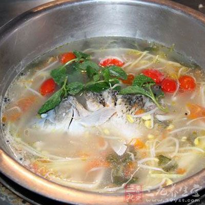 白酸傳統的白酸是用清米湯在酸湯桶中慢慢發酵而成
