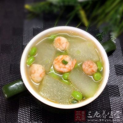 將蝦去殼,去蝦線洗淨瀝干水分,放入碗內 將蝦去殼,去蝦線洗淨瀝干水分,放入碗內