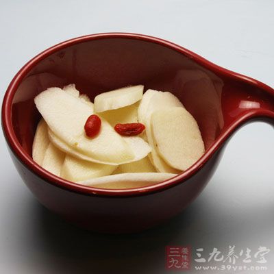 山藥削皮,切塊放入 山藥削皮,切塊放入