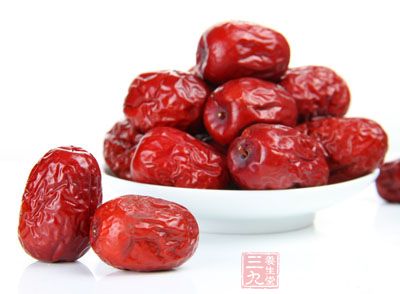 輔料:紅棗幾個、枸杞子適量 輔料:紅棗幾個、枸杞子適量