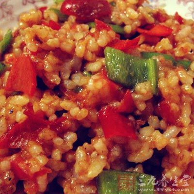 米飯、雞蛋、番茄醬、洋蔥