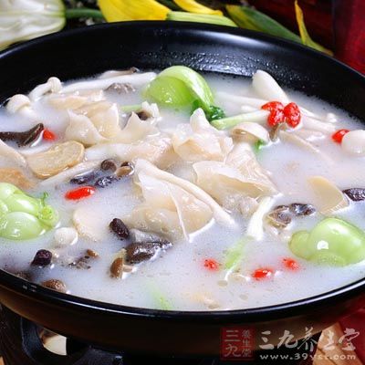 材料直接丟砂鍋裡煲就好啦