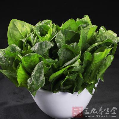 沸騰後放入菠菜,煮開後即可關火 沸騰後放入菠菜,煮開後即可關火