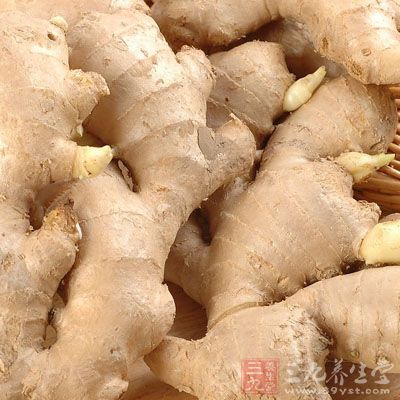 干姜刮皮切成絲 干姜刮皮切成絲