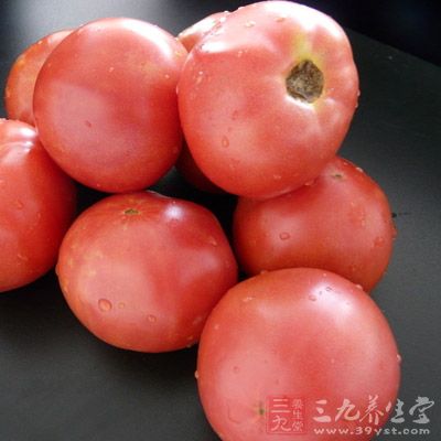 材料:新鮮番茄(約700g)、冰糖100g 材料:新鮮番茄(約700g)、冰糖100g