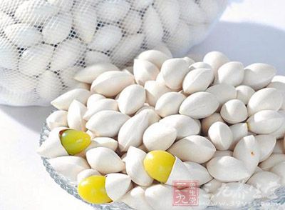雞，銀杏仁，桂皮，八角，紅棗