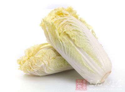 材料：大白菜一棵，剁泡紅辣椒