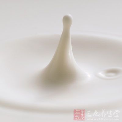 牛奶一杯、雞蛋煎餅(不要中間的薄脆)1塊