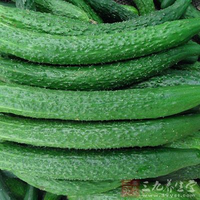 黃瓜洗干淨切成小丁