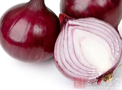 原料：新鮮牛脊骨兩斤半，洋蔥半個
