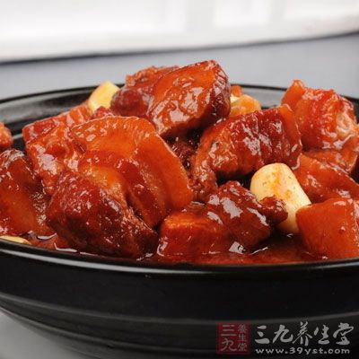 撿去香料包，大火將湯汁收到紅亮濃稠即可出鍋食用