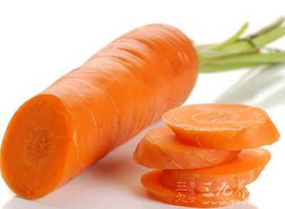 原料:牛胸口肉500克,牛骨200克 原料:牛胸口肉500克,牛骨200克