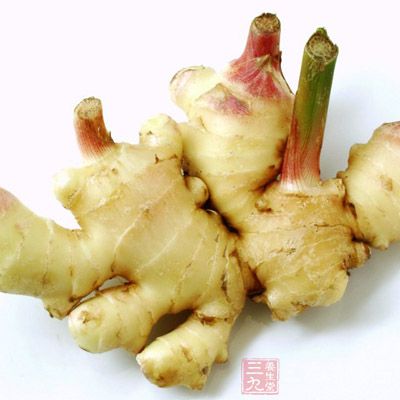 等到浮沫開始減少,加入蔥姜 等到浮沫開始減少,加入蔥姜