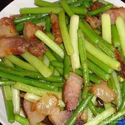 倒入5ml的亦舒堂火麻油,熱鍋 倒入5ml的亦舒堂火麻油,熱鍋