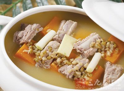 牛骨頭湯比起其他的湯，明顯更有營養