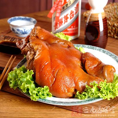 材料：豬頭肉500g