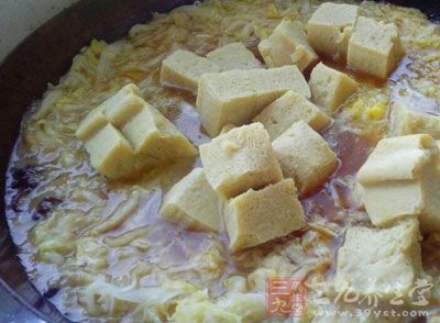 酸菜炖凍豆腐