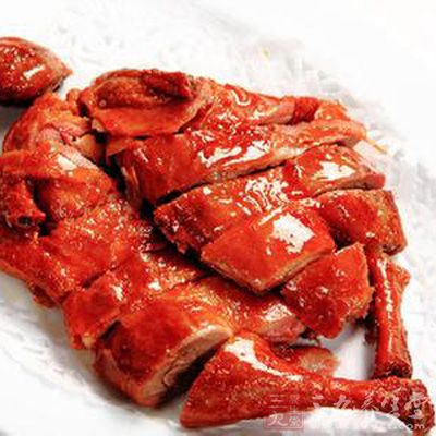 淡斑菜肴：地黃香酥鴨