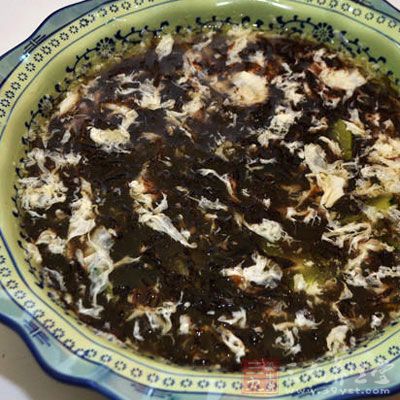 開火燒十分鐘之後再加入少許的鹽來調味
