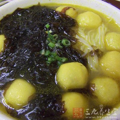 等到米粉也熟後，可以加入適量的鹽調味