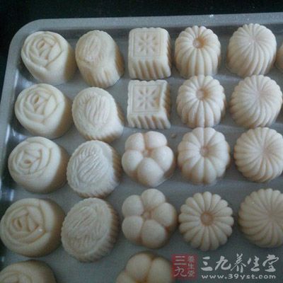 用模具壓制後制作完成 用模具壓制後制作完成