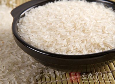 原料：大米150克，皮蛋2個，豬瘦肉225克