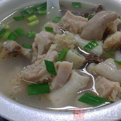 材料:羊雜500克,半成品,香菜一小把,蔥半根,姜一小塊 材料:羊雜500克,半成品,香菜一小把,蔥半根,姜一小塊