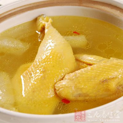 喝這款老母雞湯，其不僅可以幫助補充女性的氣血，同時還有助於促進身體健康