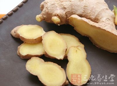 姜塊用刀拍一拍