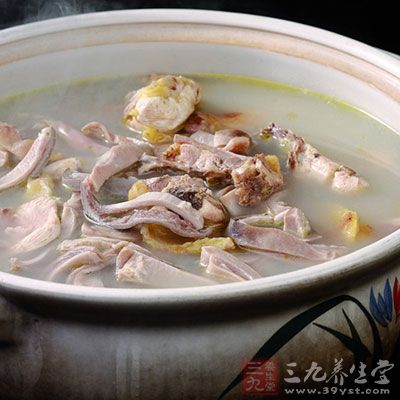 小火慢煲2個小時左右。最後出鍋前放鹽，雞精，一點點白糖，撒點白胡椒粉即可