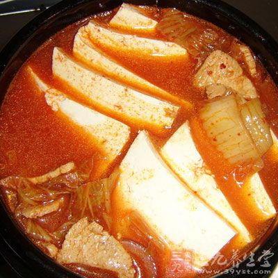 放入凍豆腐塊煮至入味