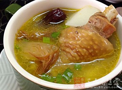 海參山藥煲雞湯 