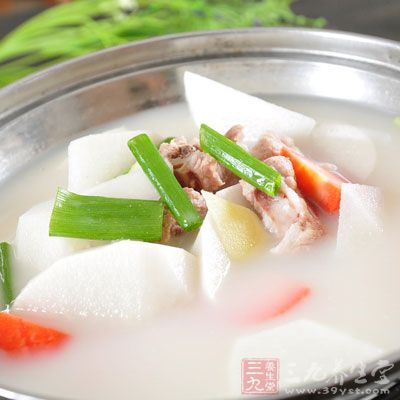 撇淨浮沫盛在湯盆中即成