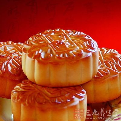 加入中筋粉和奶粉,揉成面團,包上保鮮膜靜置1小時 加入中筋粉和奶粉,揉成面團,包上保鮮膜靜置1小時