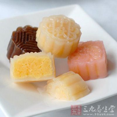 如果你有綠茶粉，紅茶粉，可可粉，可以加入做成不一樣顏色的水晶月餅