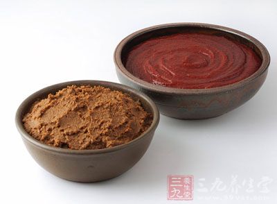 食材：黃豆醬4大匙，辣椒醬1大匙(韓式辣椒醬)