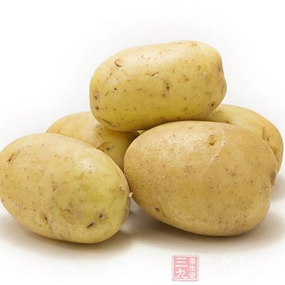 食材:准備土豆一個,洋蔥一個 食材:准備土豆一個,洋蔥一個