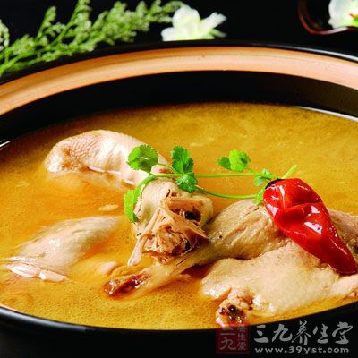 判斷鴨肉的熟爛，用筷子戳入鴨腿，只要很輕松能插入，就可以關火享用啦