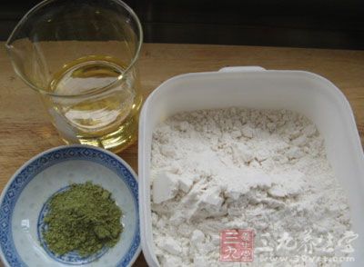 准備好豆沙餡，還有低筋面粉