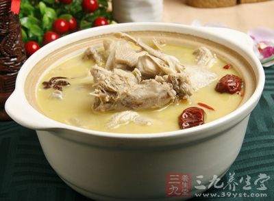 老鴨煲是一道漢族特色菜肴,清香肉嫩 老鴨煲是一道漢族特色菜肴,清香肉嫩