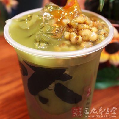 紅茶需要用沸騰的水沖泡,才能完全泡出紅茶的香味 紅茶需要用沸騰的水沖泡,才能完全泡出紅茶的香味