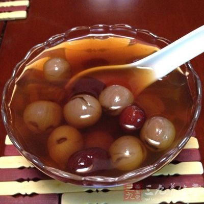 蓮子剝去芯,與紅棗一起沖洗干淨 蓮子剝去芯,與紅棗一起沖洗干淨