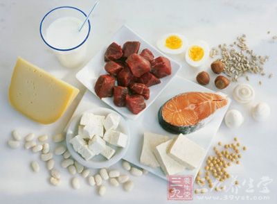 孕早期應多吃豆腐、瘦肉、牛奶、魚肉等